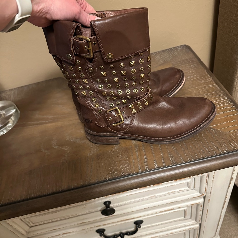 Women’s leather UGG boots
